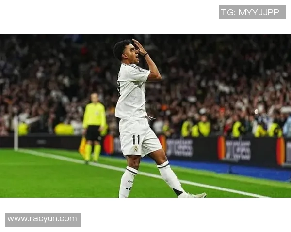 皇马足球明星下车瞬间引发球迷热议现场气氛火爆 皇马足球明星下车瞬间引发球迷热议现场气氛火爆