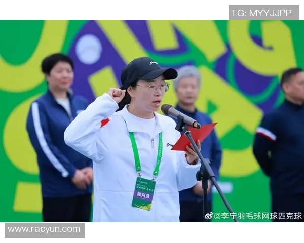 热爱网球的足球巨星们如何在绿茵场外展现他们的运动激情与风采