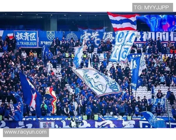 上海足球队意识争议引发热议球迷与专家观点交锋探讨未来发展 上海足球队意识争议引发热议球迷与专家观点交锋探讨未来发展