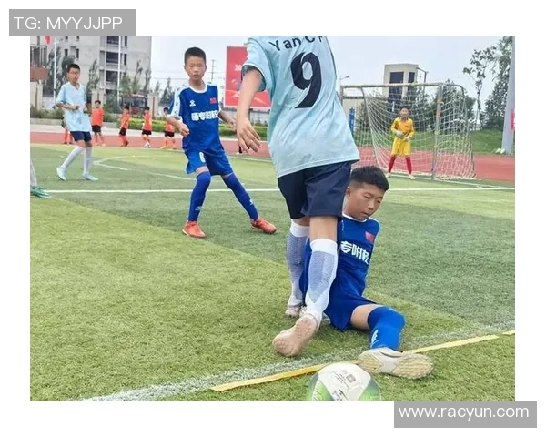 从贫困到荣耀足球明星们的艰辛童年与奋斗历程