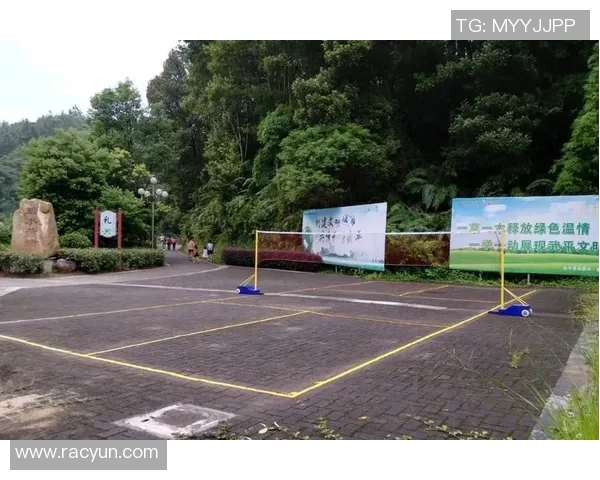 小区里隐藏的足球明星生活日常揭密,球场之外的精彩故事等你来发现 小区里隐藏的足球明星生活日常揭密,球场之外的精彩故事等你来发现