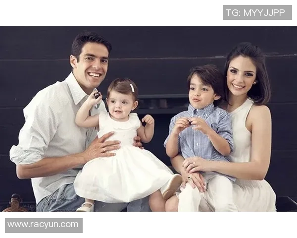 宫泽理惠与足球明星的浪漫故事揭示了爱与梦想的交织之路 宫泽理惠与足球明星的浪漫故事揭示了爱与梦想的交织之路